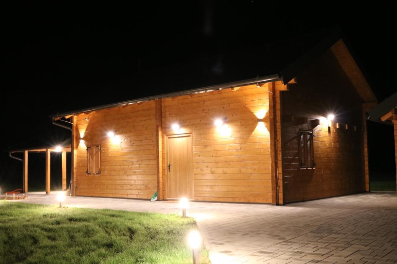 V'S Place - Wooden House With Heated Pool And Outdoor Sauna Otocac Exterior photo