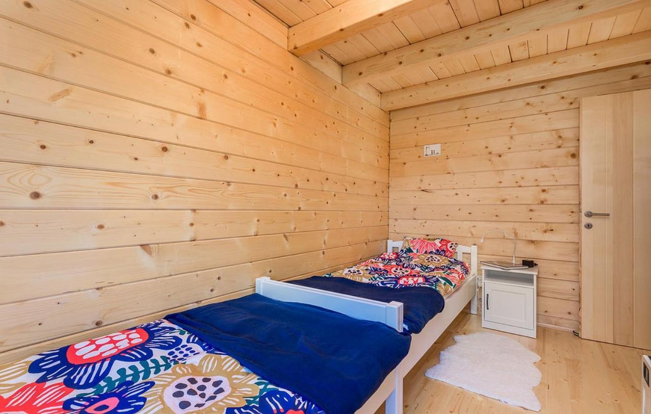 V'S Place - Wooden House With Heated Pool And Outdoor Sauna Otocac Exterior photo
