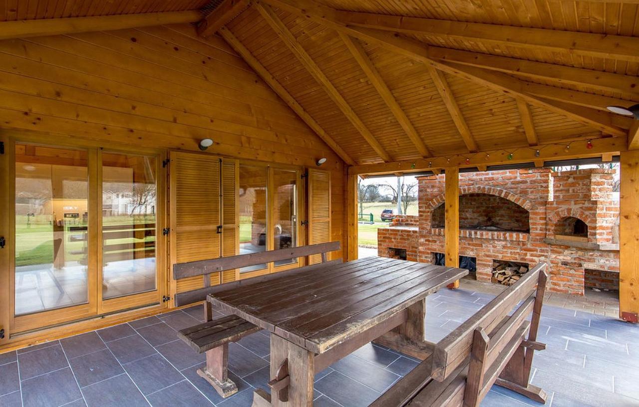 V'S Place - Wooden House With Heated Pool And Outdoor Sauna Otocac Exterior photo