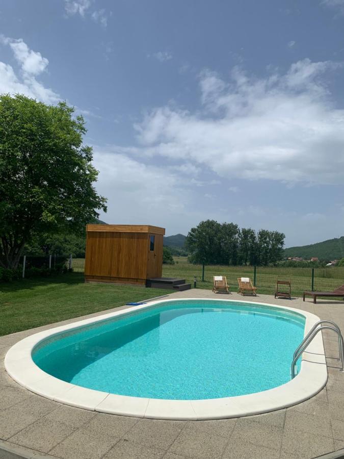 V'S Place - Wooden House With Heated Pool And Outdoor Sauna Otocac Exterior photo