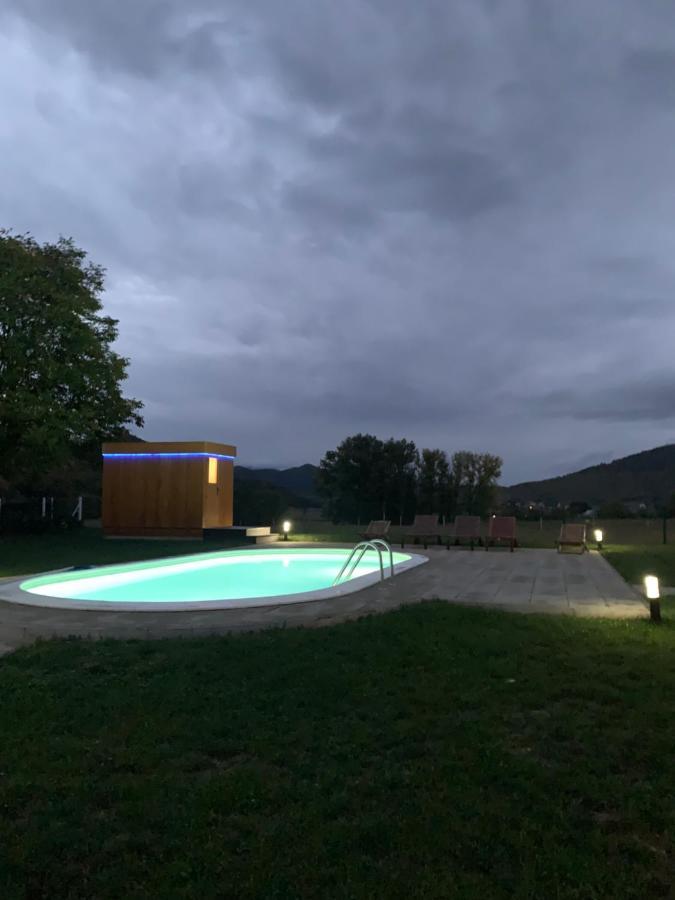 V'S Place - Wooden House With Heated Pool And Outdoor Sauna Otocac Exterior photo